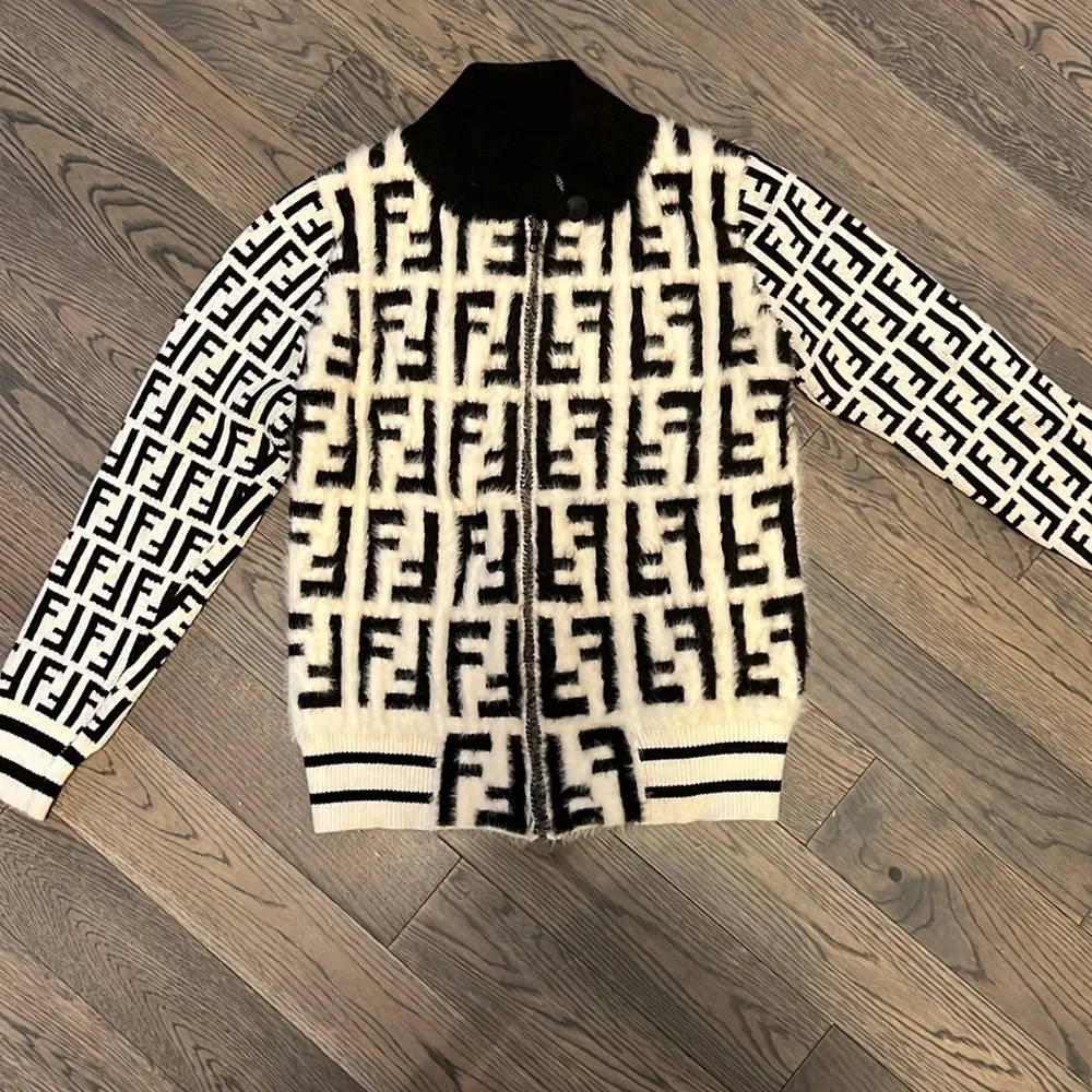 Sweater - Picture 1 of 4